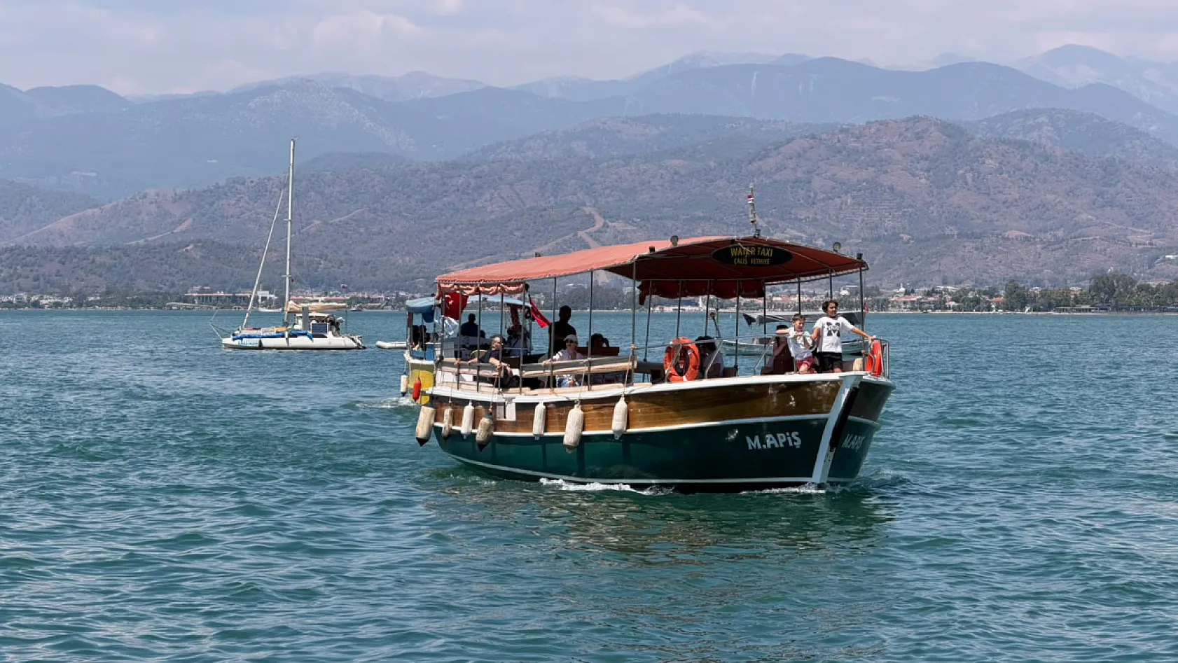Fethiye'de dalgalara yön veren kadın: Çalış Boat Kooperatifi'nin tek kadın kaptanı