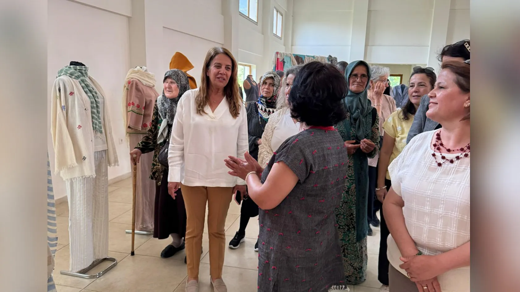 Fethiye'de dastar sergisi: Kadın emeği geleneksel dokumayı yaşatıyor