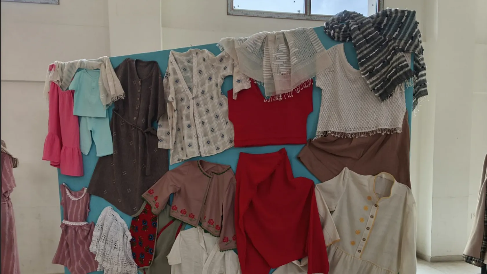 Fethiye'de dastar sergisi: Kadın emeği geleneksel dokumayı yaşatıyor