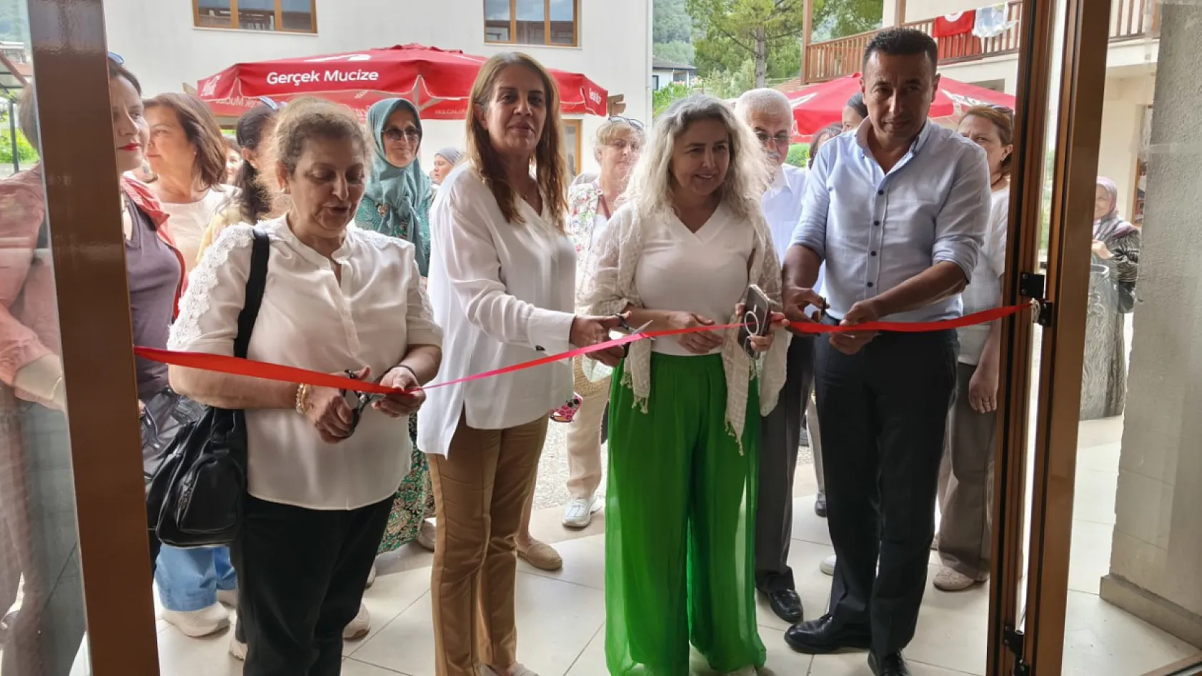 Fethiye'de dastar sergisi: Kadın emeği geleneksel dokumayı yaşatıyor