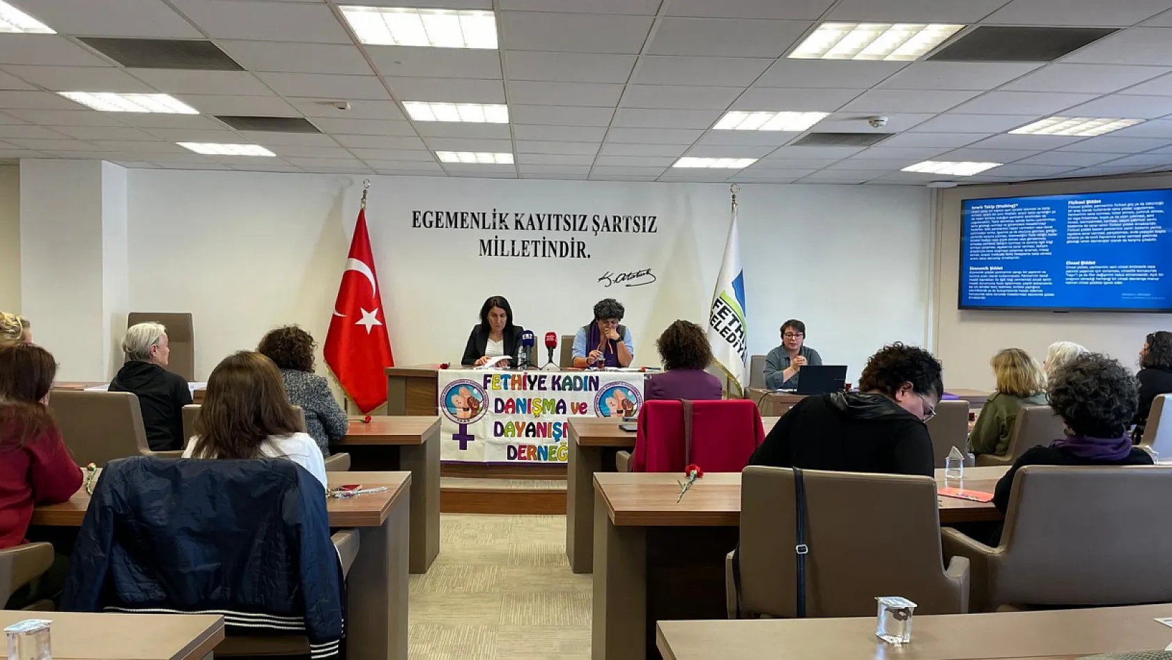 Fethiye'de 'Dijital Şiddet' paneli: İhlale karşı hukuki ve psikolojik bilgilendirme
