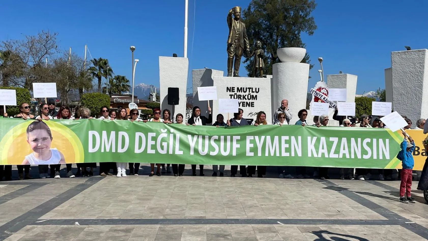 Fethiye'de DMD Hastası Yusuf Eymen İçin Sessiz Farkındalık