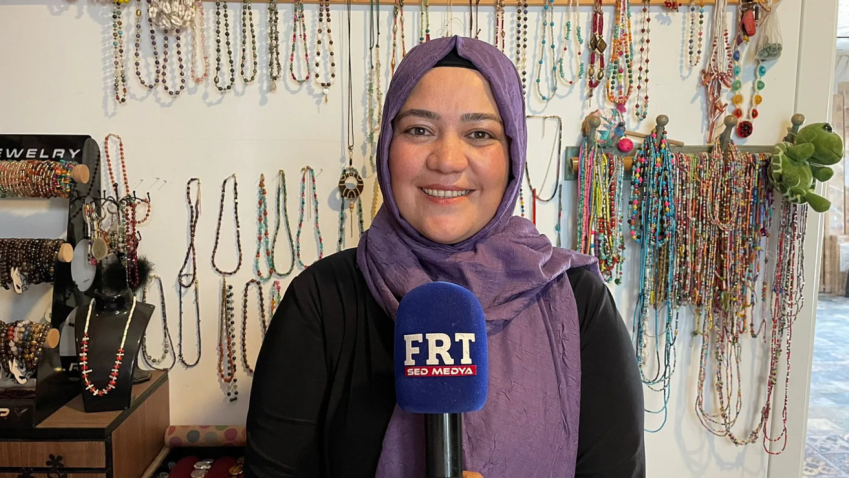 Fethiye'de doğal taşlara ilgi artıyor: Tuba Aydın sitrin taşının sırlarını açıkladı