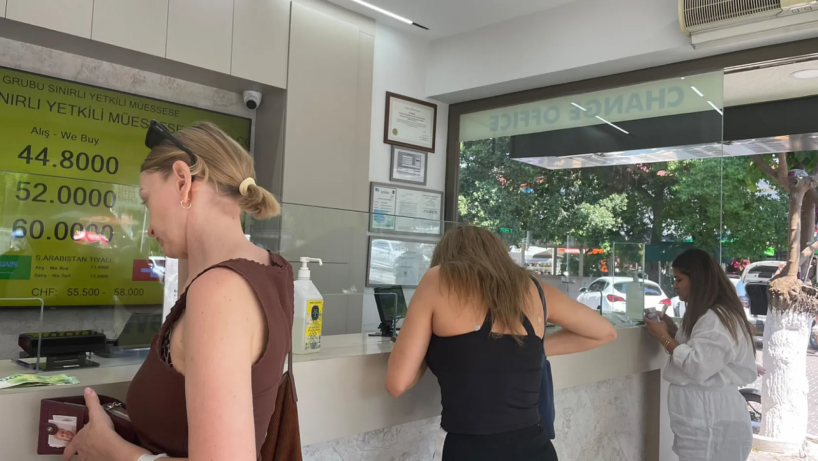 Fethiye'de 'Döviz Gündemi': Dolar Güçleniyor, Euro ve Sterlin geriliyor