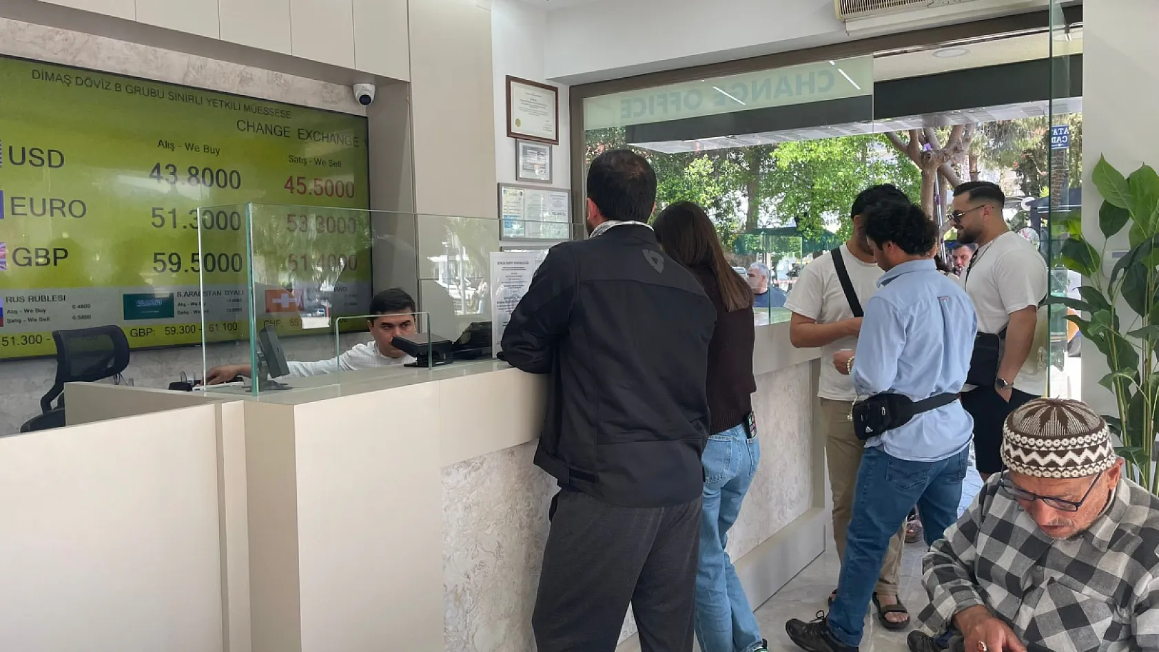 Fethiye'de Döviz Piyasası Haftaya Yükselişle Başladı