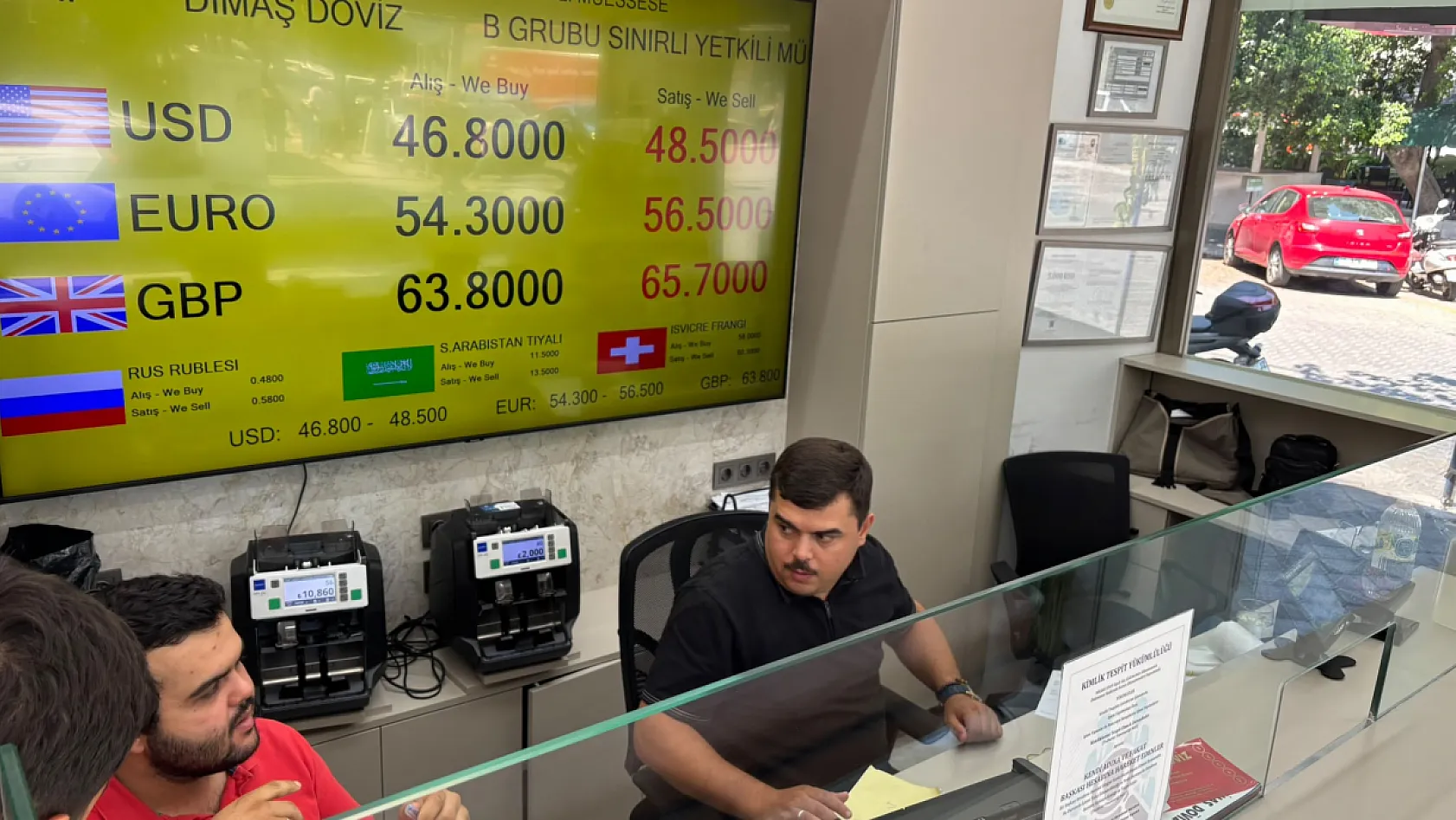 Fethiye'de döviz piyasasında haftanın kapanışı: Dolar 48,50 TL'yi gördü