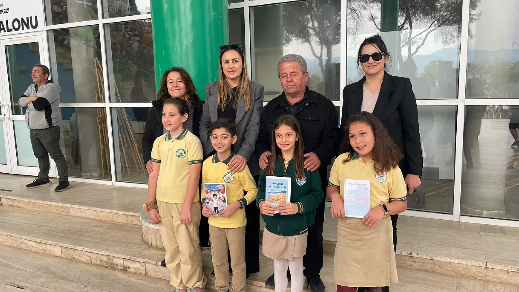 Fethiye'de edebiyatın en küçük temsilcileri okurlarıyla buluştu