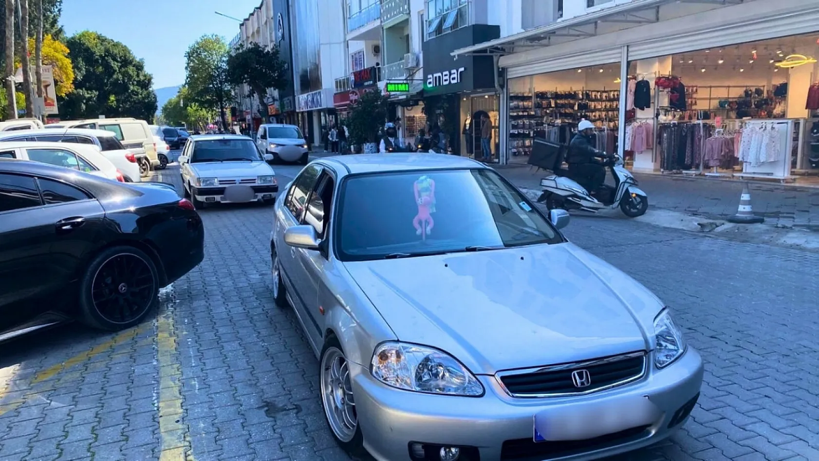 Fethiye'de Egzoz Denetimi: 2 Araç Otoparkta, Ceza 32 Bin TL