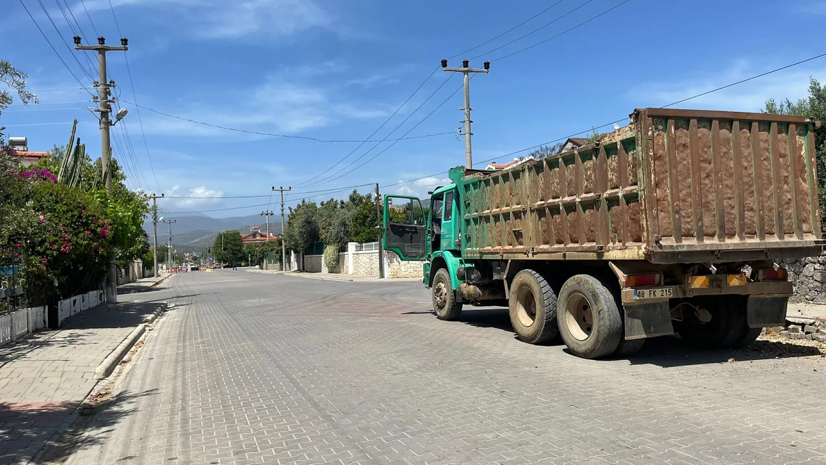 Fethiye'de Elektrik Altyapı Çalışması: Celal Bayar Caddesi Trafiğe Kapatıldı