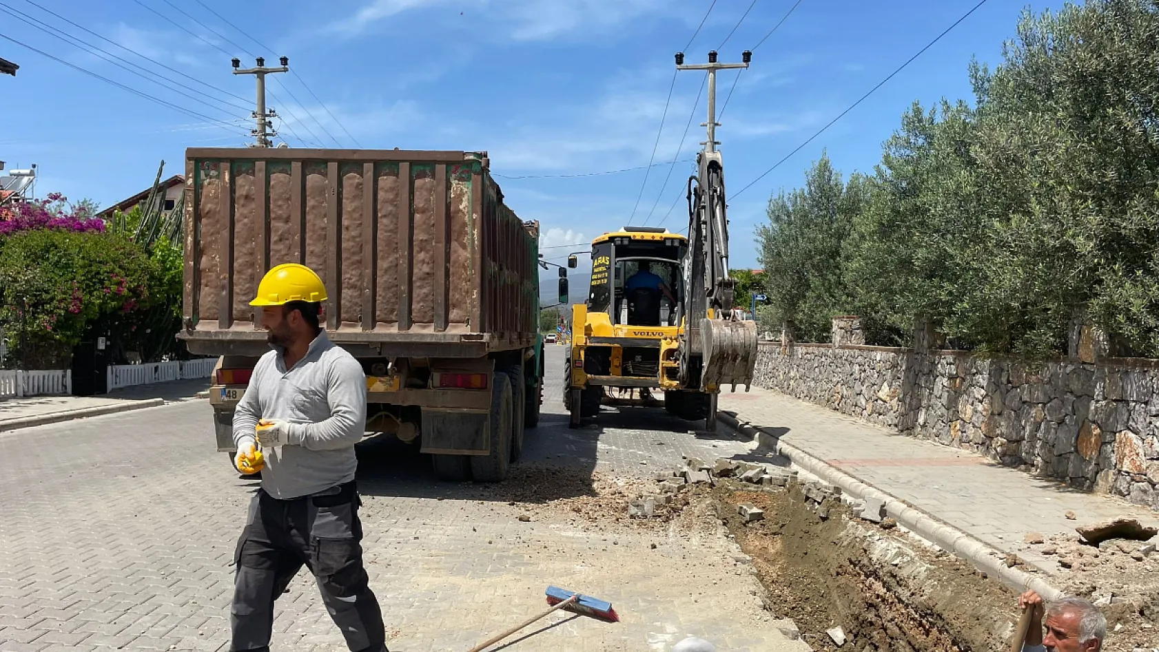 Fethiye'de Elektrik Altyapı Çalışması: Celal Bayar Caddesi Trafiğe Kapatıldı