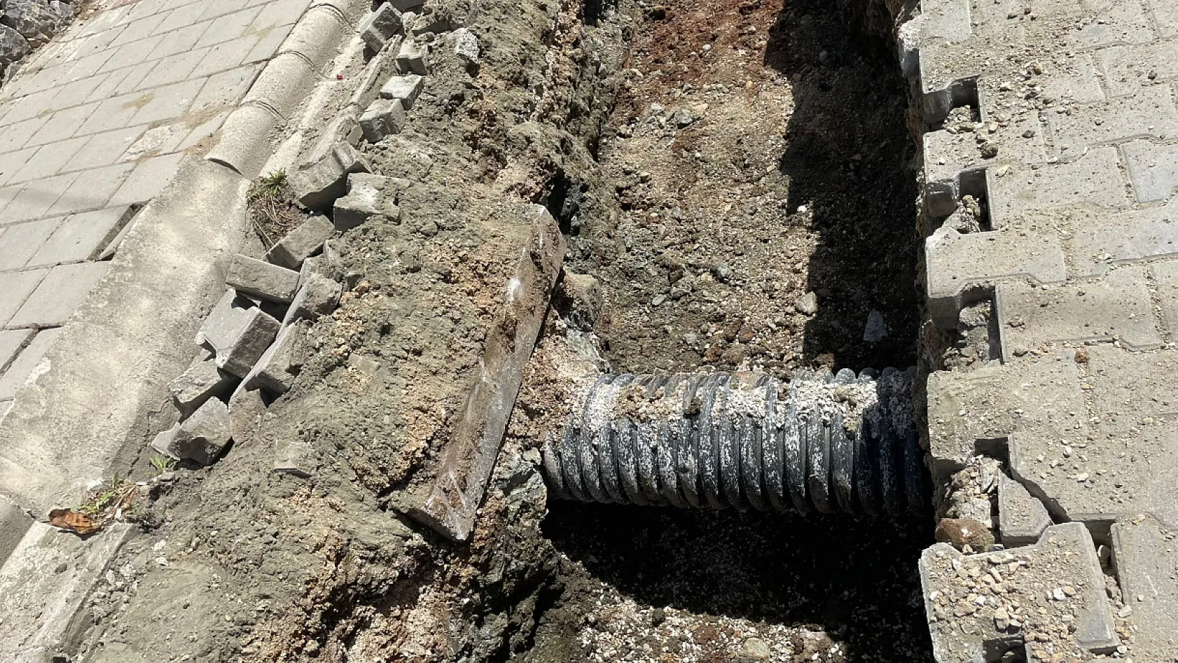 Fethiye'de Elektrik Altyapı Çalışması: Celal Bayar Caddesi Trafiğe Kapatıldı