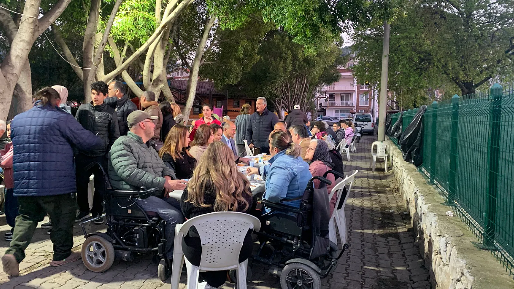 Fethiye'de engelliler için gönül sofrası kuruldu