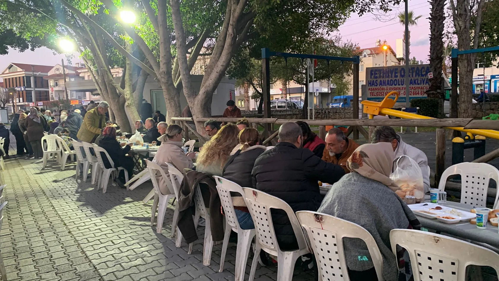 Fethiye'de engelliler için gönül sofrası kuruldu