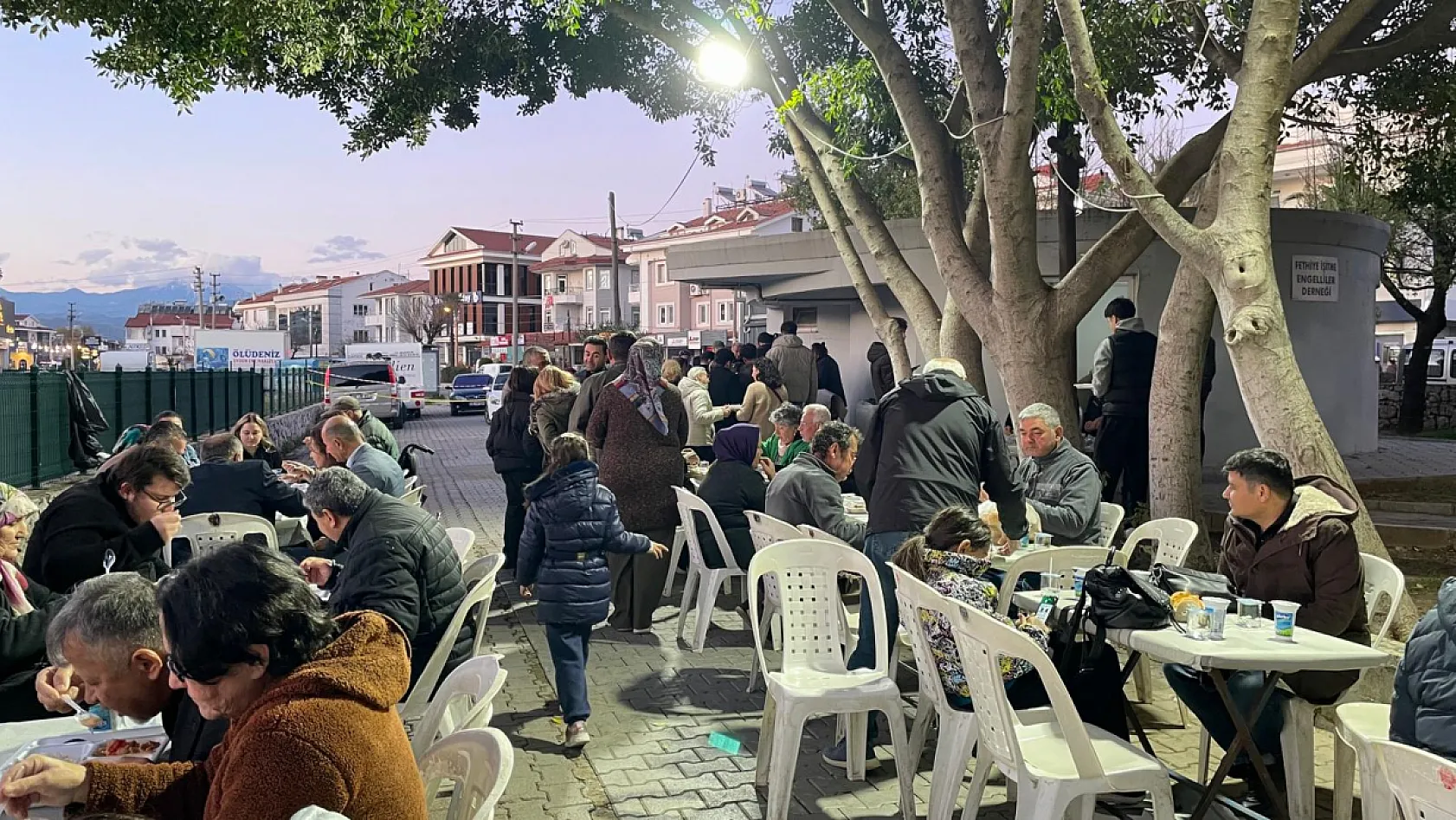 Fethiye'de engelliler için gönül sofrası kuruldu