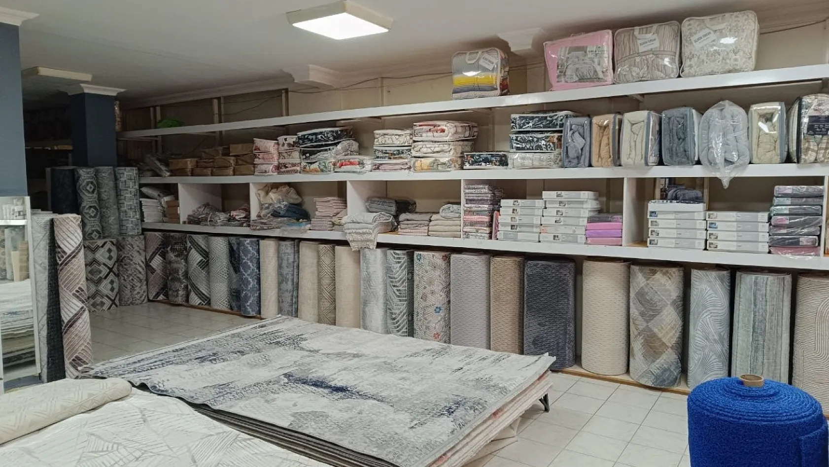 Fethiye'de Esnaf Savaş Hasbi: 'Sıcak İklim Nedeniyle Dekoratif Halılar Tercih Ediliyor'