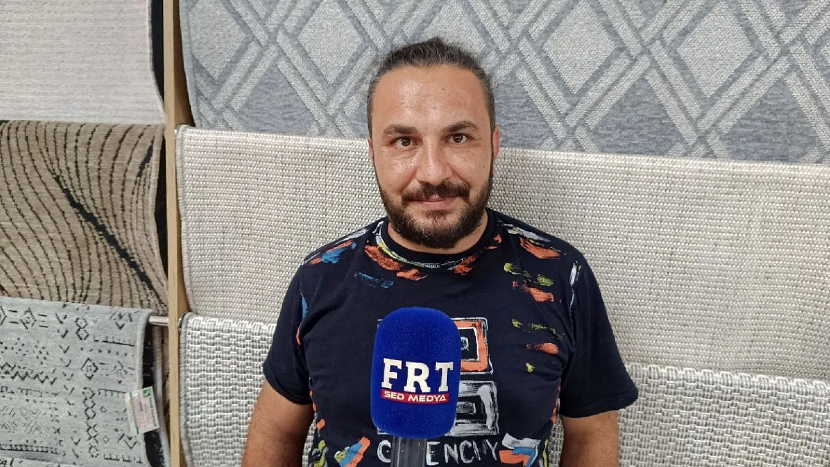Fethiye'de Esnaf Savaş Hasbi: 'Sıcak İklim Nedeniyle Dekoratif Halılar Tercih Ediliyor'