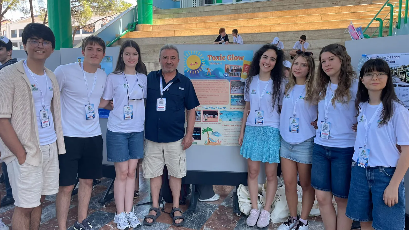 Fethiye'de genç çevrecilerden uluslararası poster sergisi