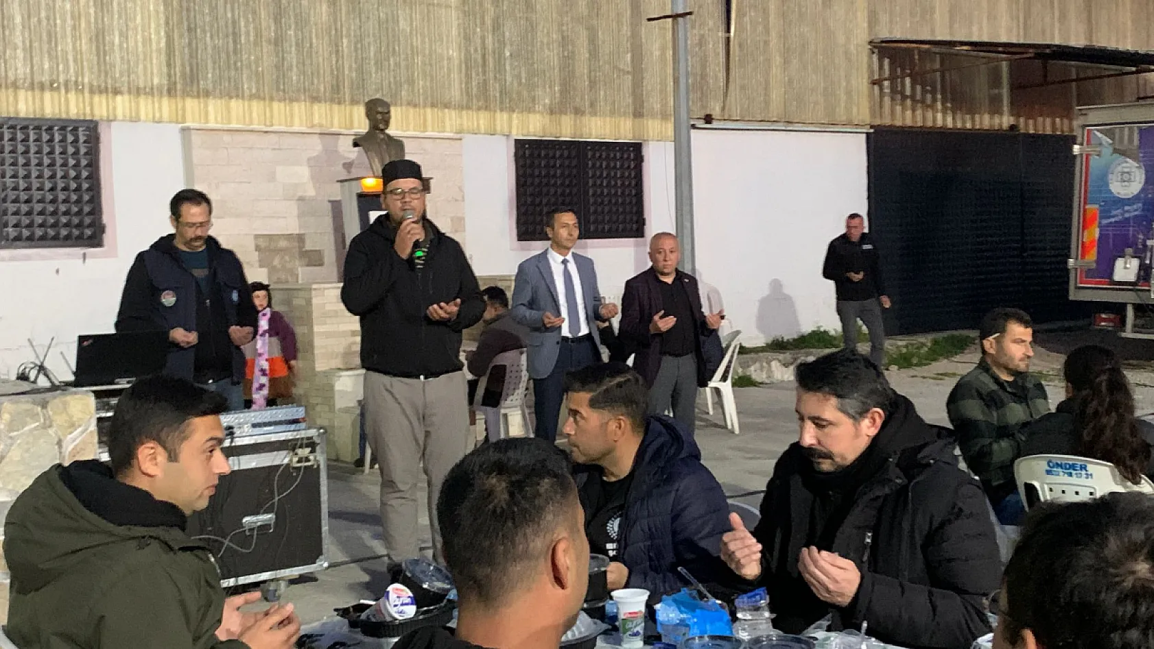 Fethiye'de gönül sofrası kuruldu: Yüzlerce vatandaş aynı iftarda buluştu