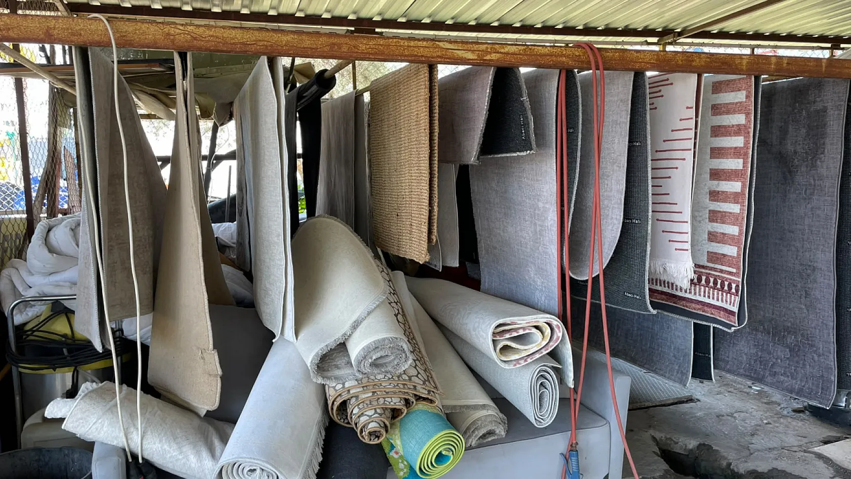Fethiye'de halı yıkamacılarından yaz uyarısı: Güve ve bakteri riski