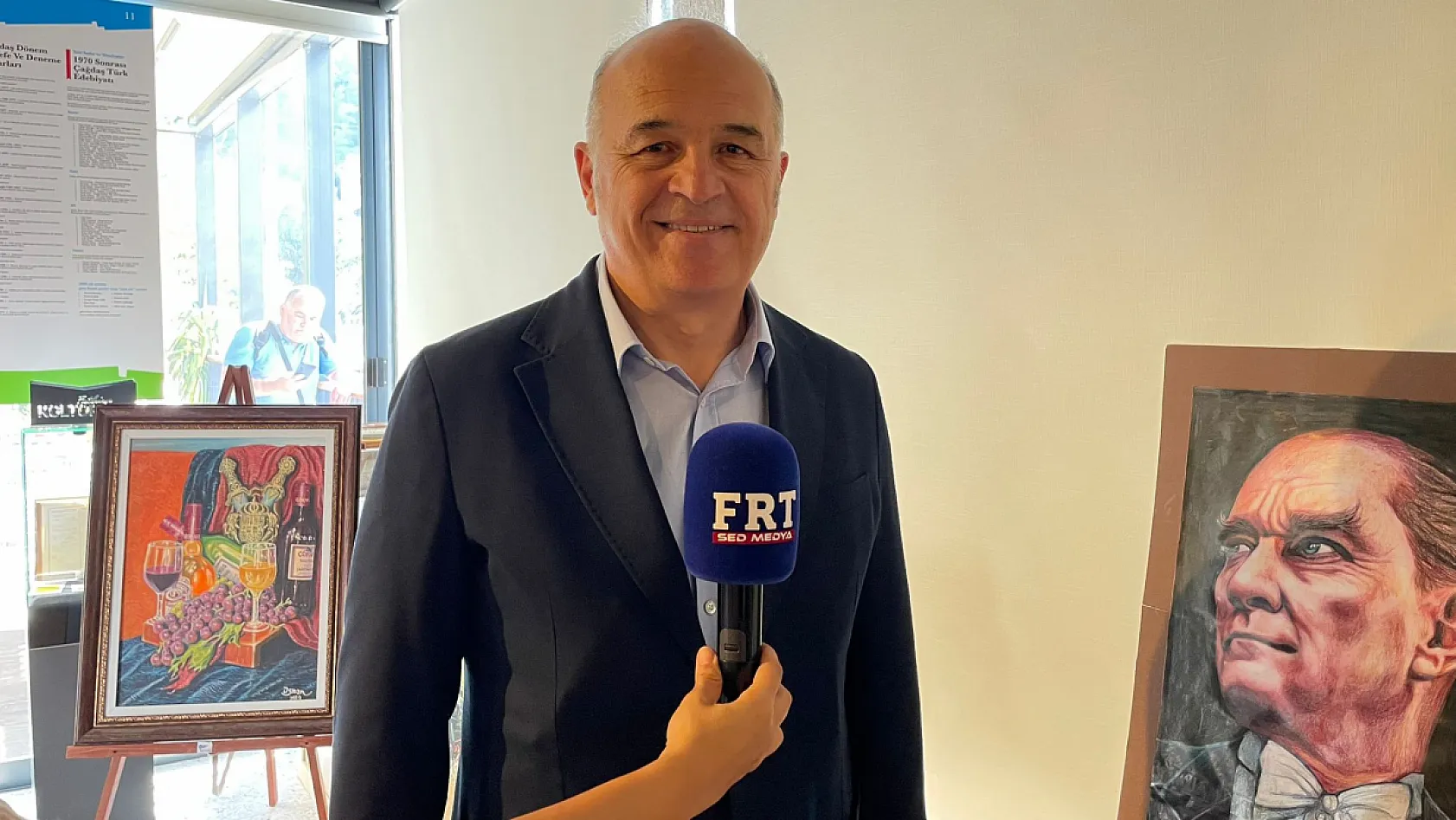 Fethiye'de Hekimden Sanata Uzanan Yolculuk: Osman Kurtuluş'un 'Portreler' Sergisi Açıldı