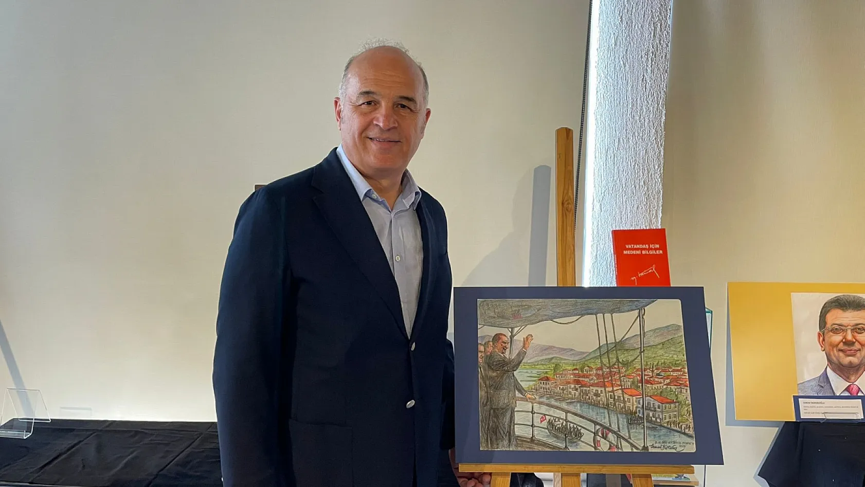 Fethiye'de Hekimden Sanata Uzanan Yolculuk: Osman Kurtuluş'un 'Portreler' Sergisi Açıldı