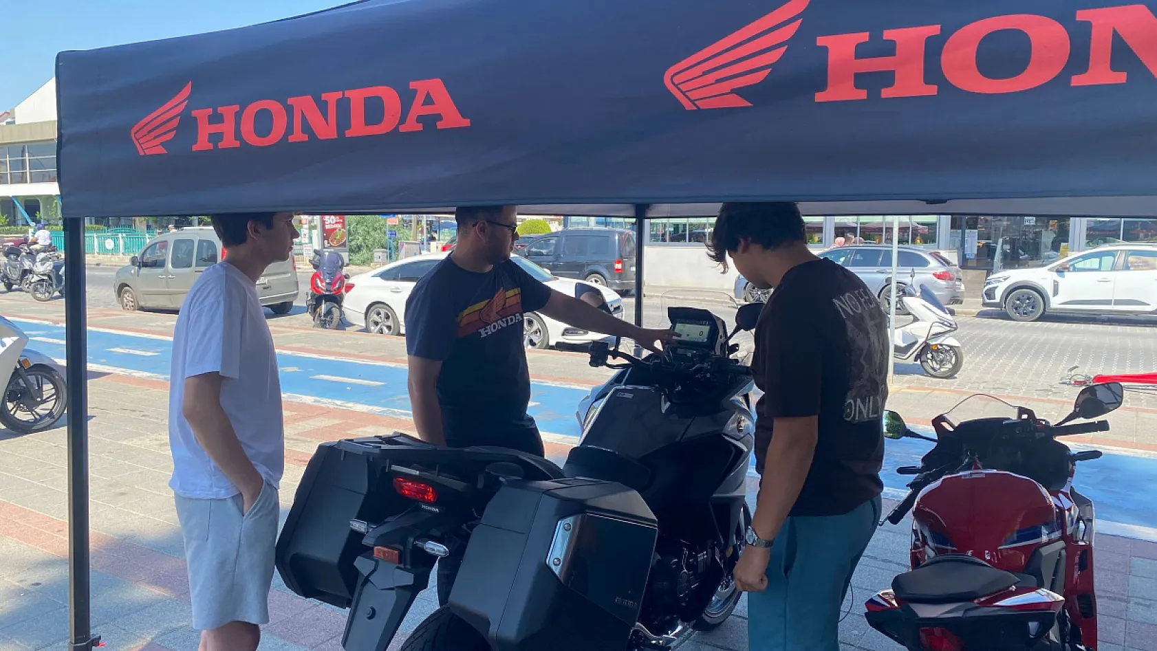 Fethiye'de Honda motosiklet sergisi başladı: Motor tutkunları Uğur Mumcu Parkı'na davet edildi