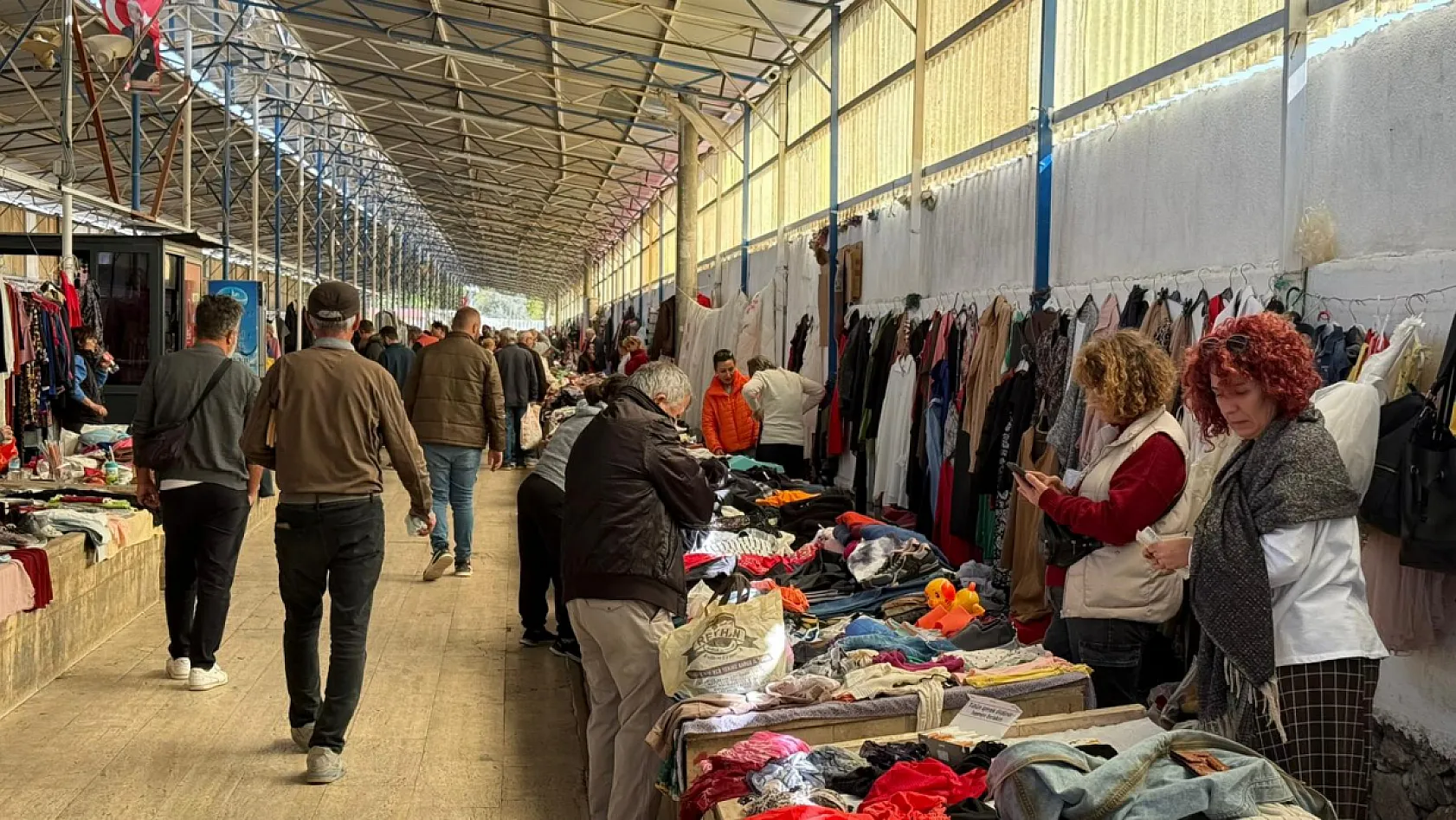 Fethiye'de ikinci el pazarı üniversitelilere umut oluyor