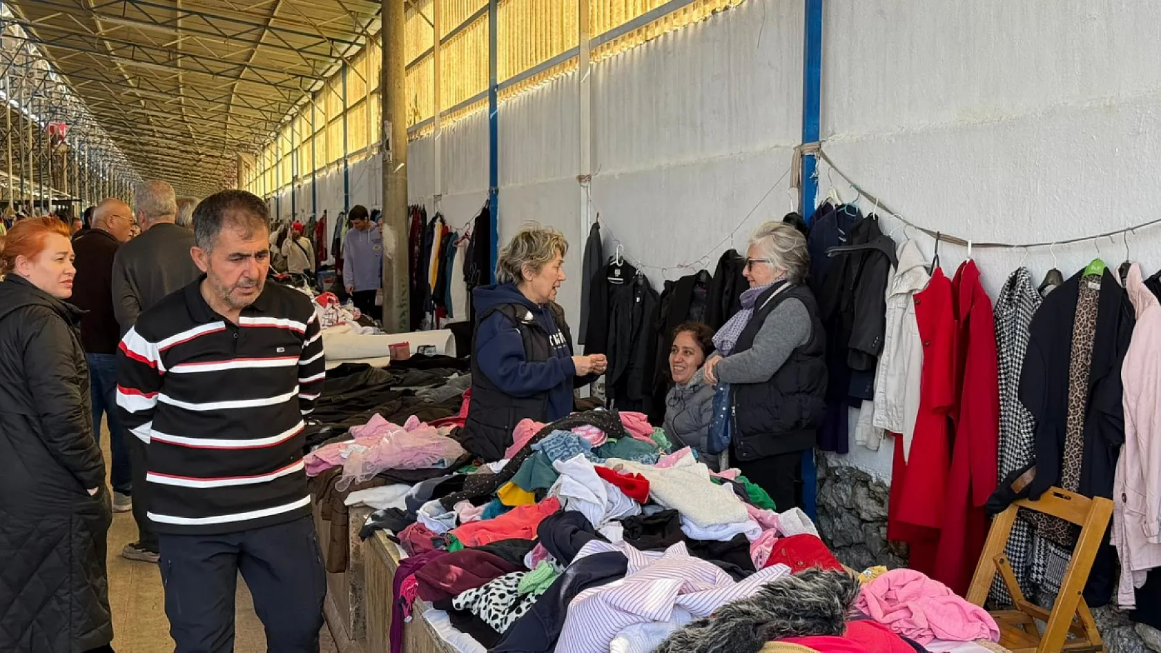 Fethiye'de ikinci el pazarı üniversitelilere umut oluyor