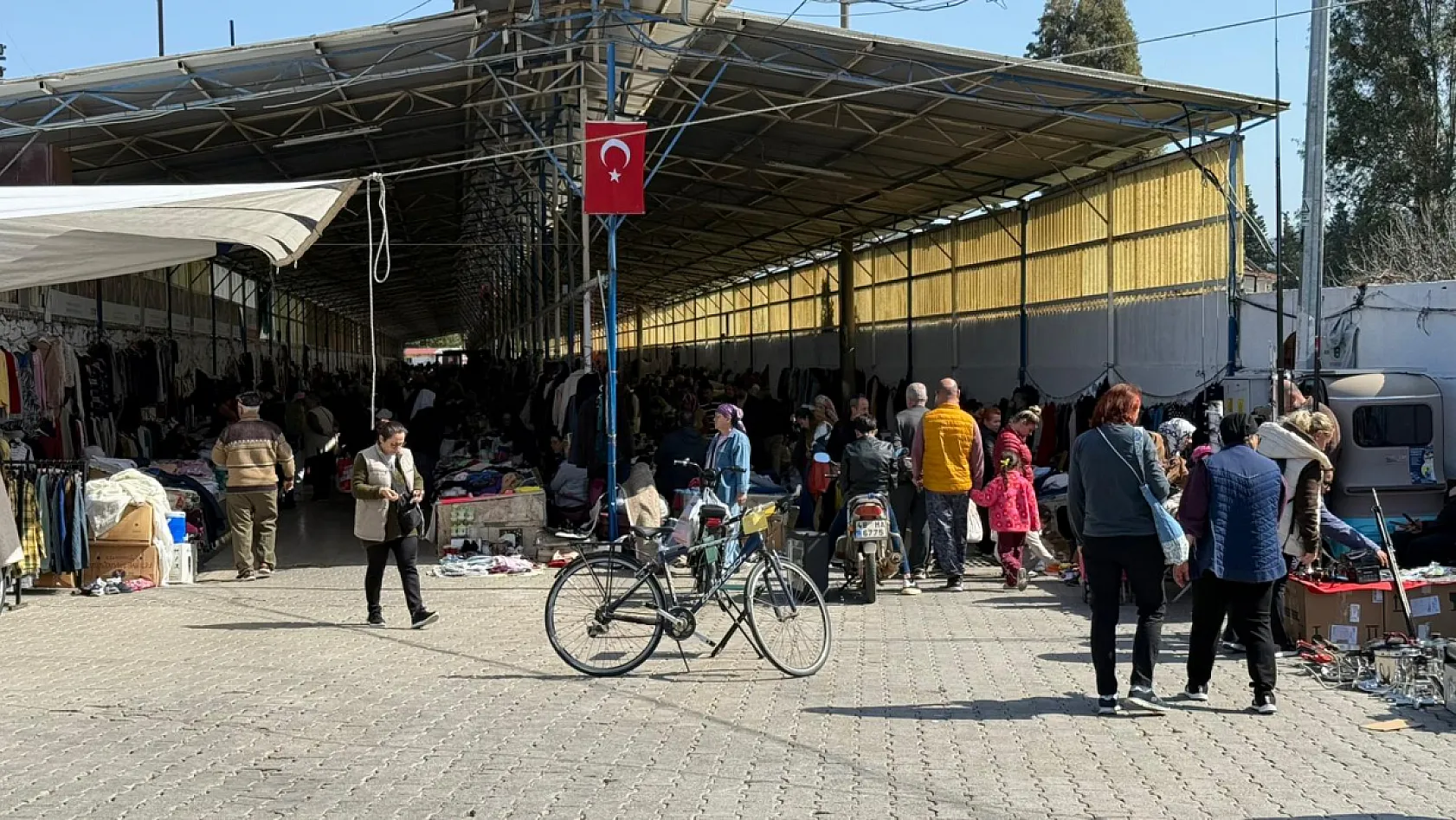 Fethiye'de ikinci el pazarı üniversitelilere umut oluyor