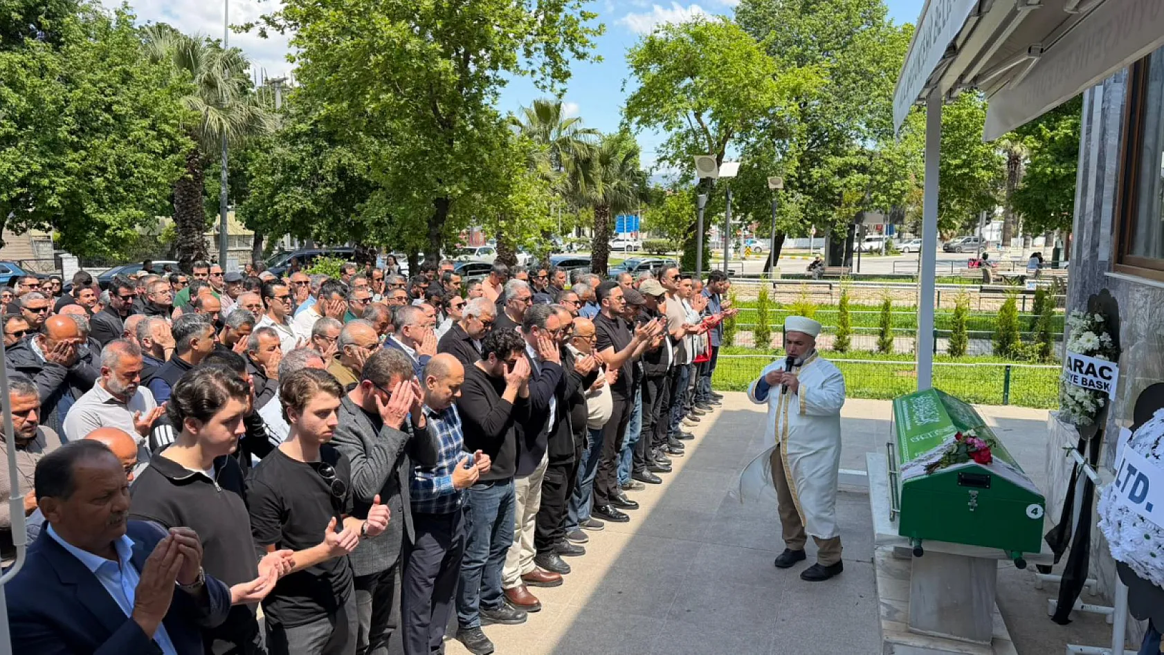 Fethiye'de İmar Müdürü Korhan Şaröz'ün Annesi Son Yolculuğuna Uğurlandı