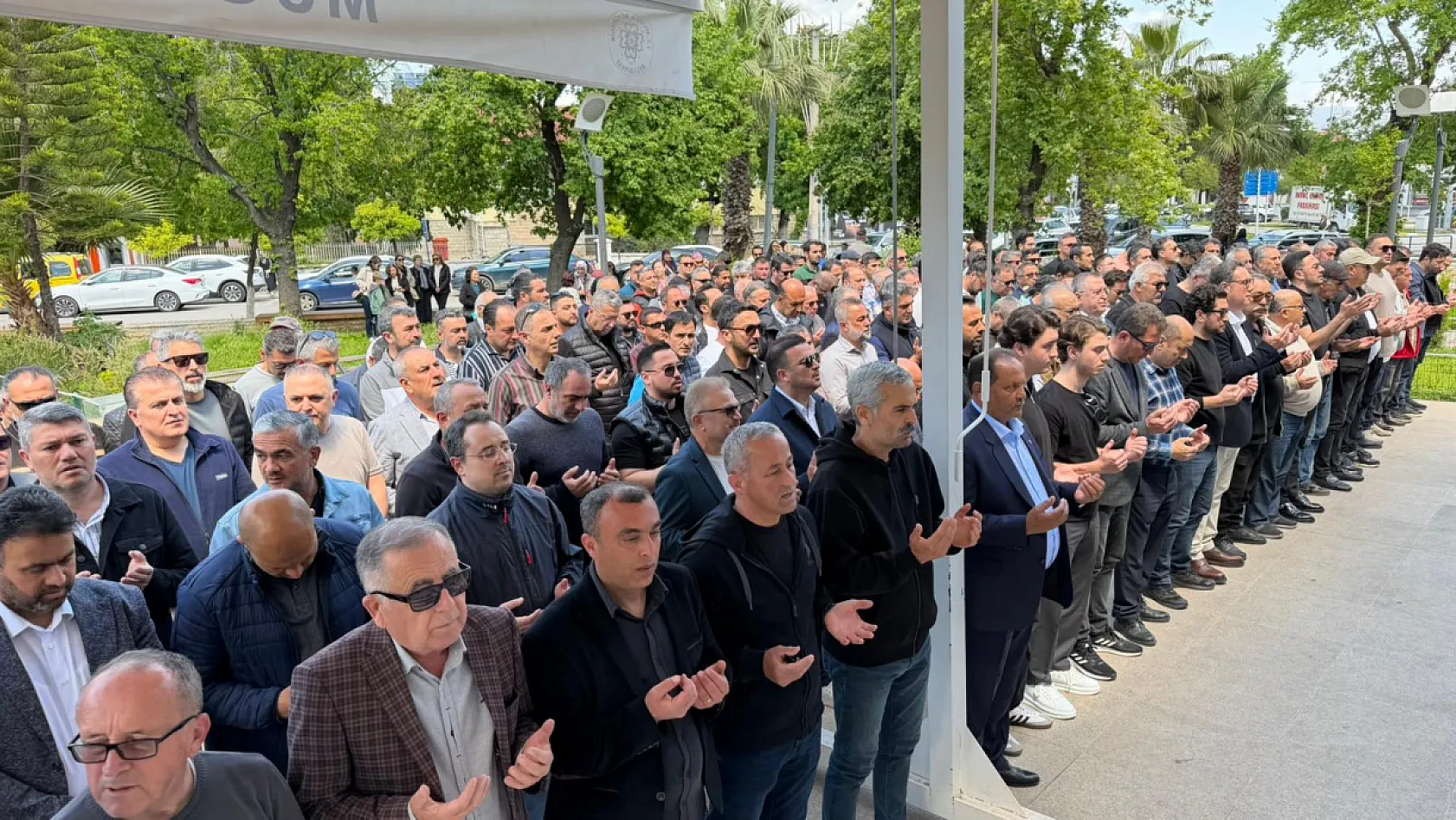 Fethiye'de İmar Müdürü Korhan Şaröz'ün Annesi Son Yolculuğuna Uğurlandı