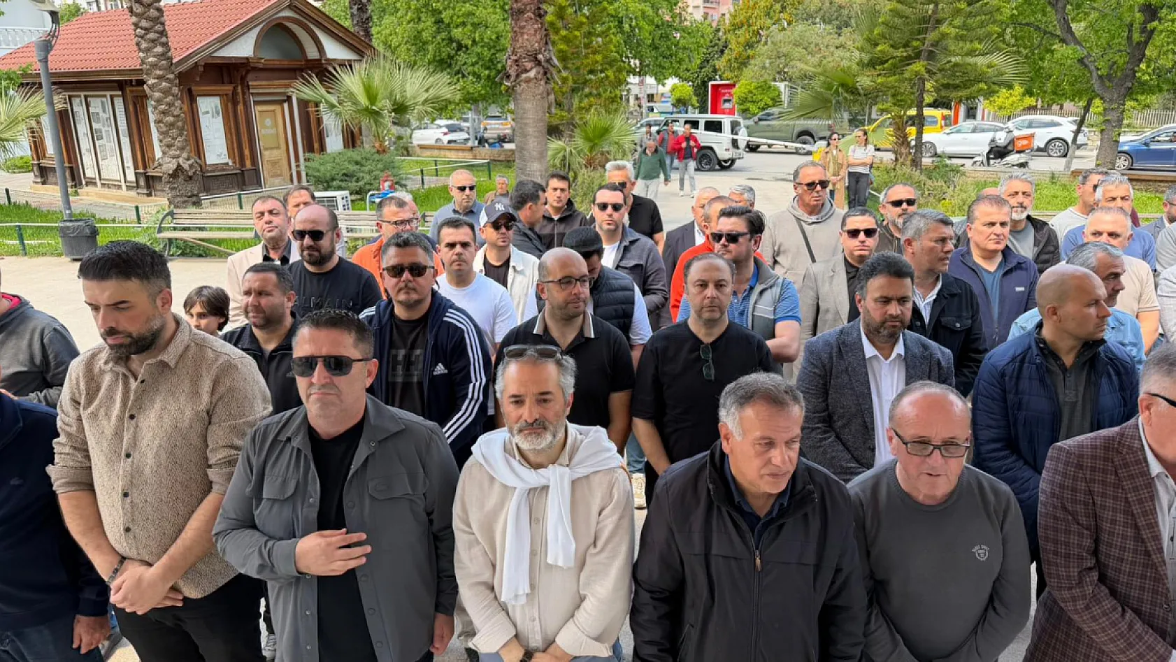 Fethiye'de İmar Müdürü Korhan Şaröz'ün Annesi Son Yolculuğuna Uğurlandı