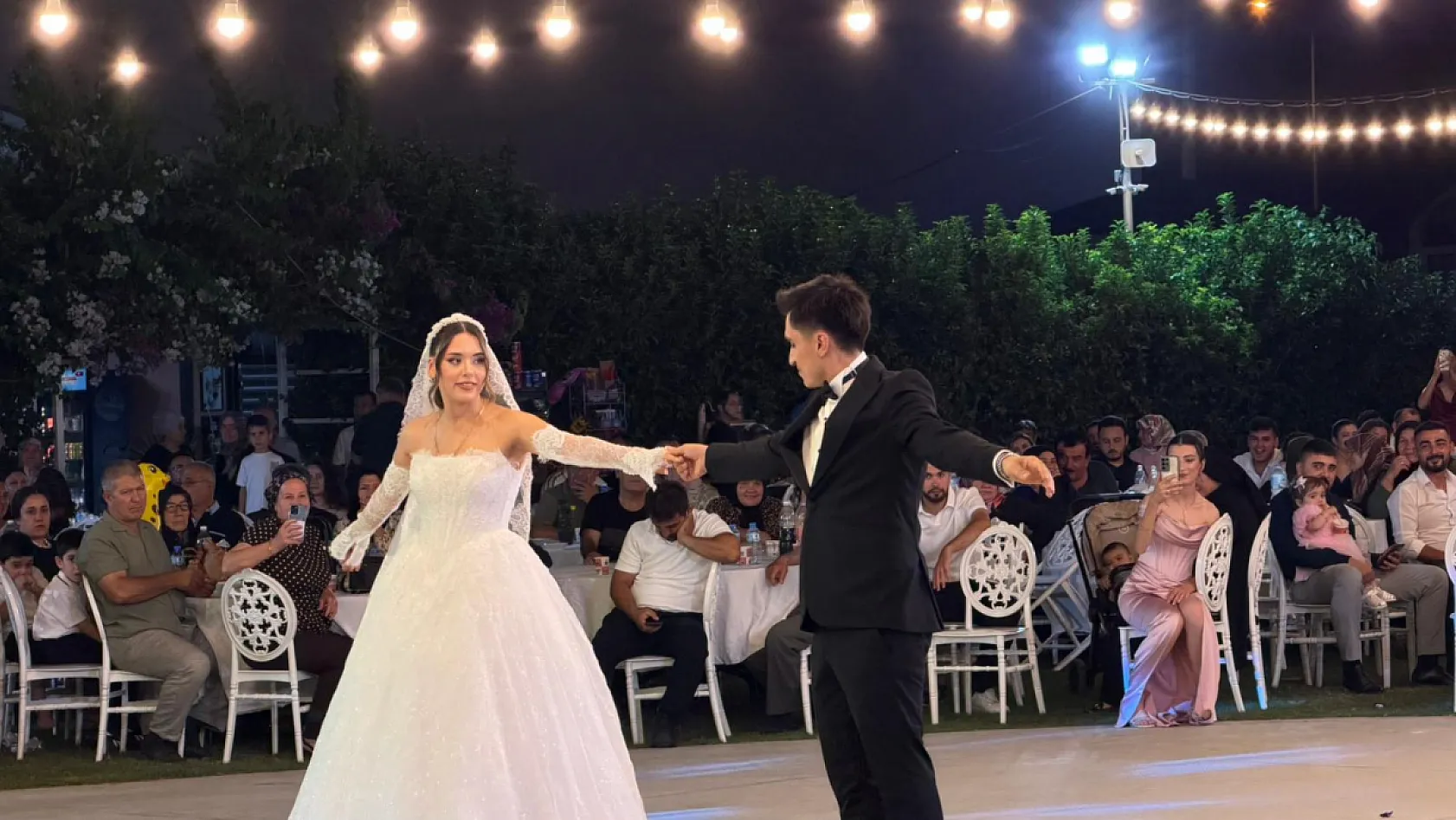 Fethiye'de İsmet Çatal ve Merve Yanık çifti dünyaevine girdi