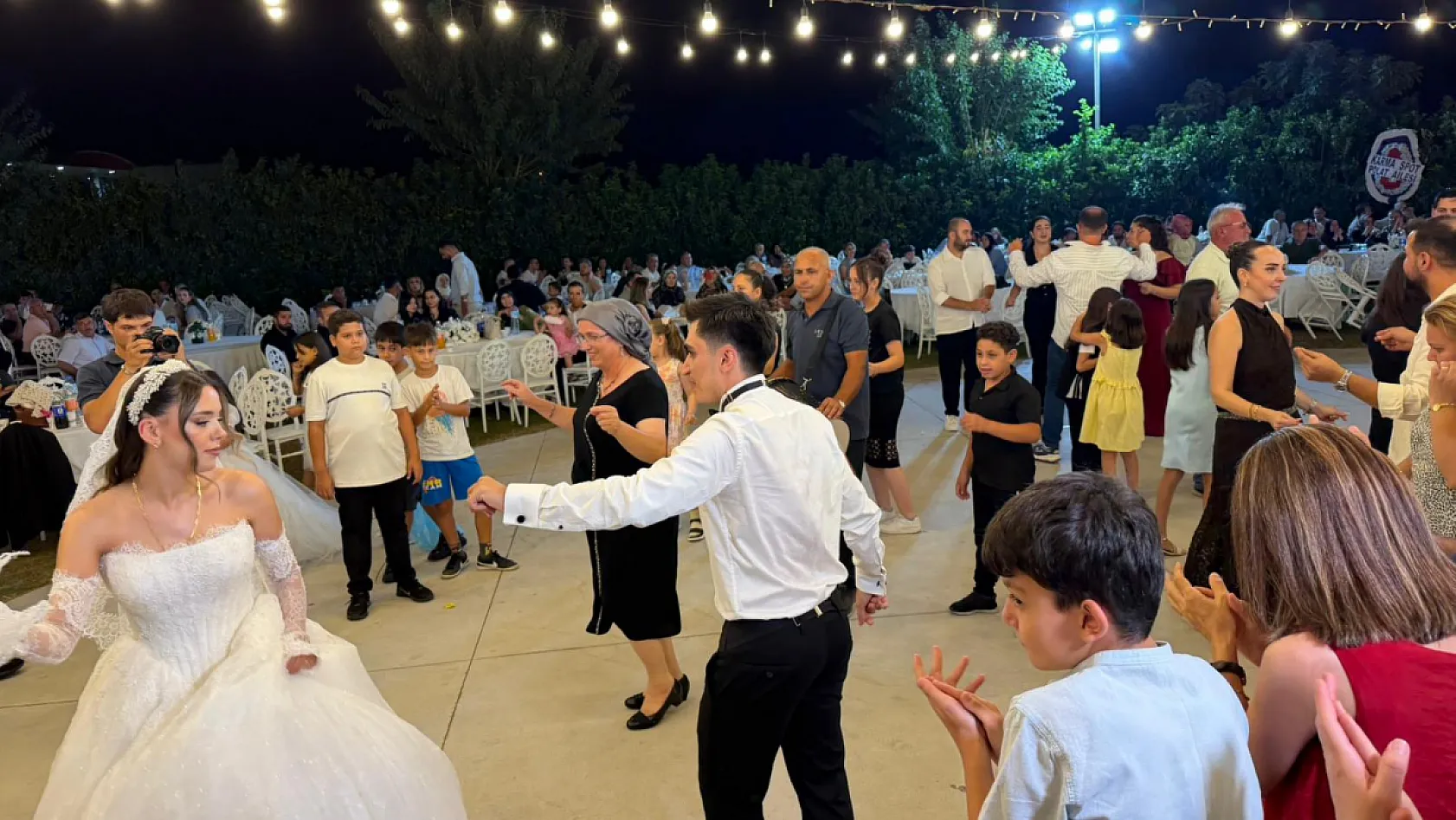 Fethiye'de İsmet Çatal ve Merve Yanık çifti dünyaevine girdi