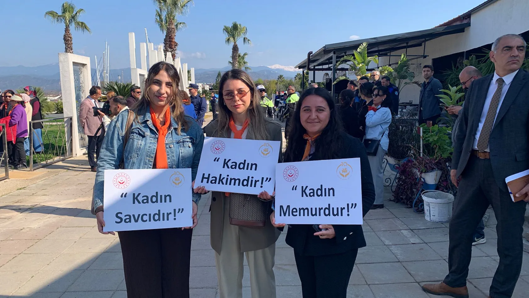 Fethiye'de kadınlar için 'Farkındalık Yürüyüşü': Özgecan Anıtı'ndan Beşkaza Meydanı'na