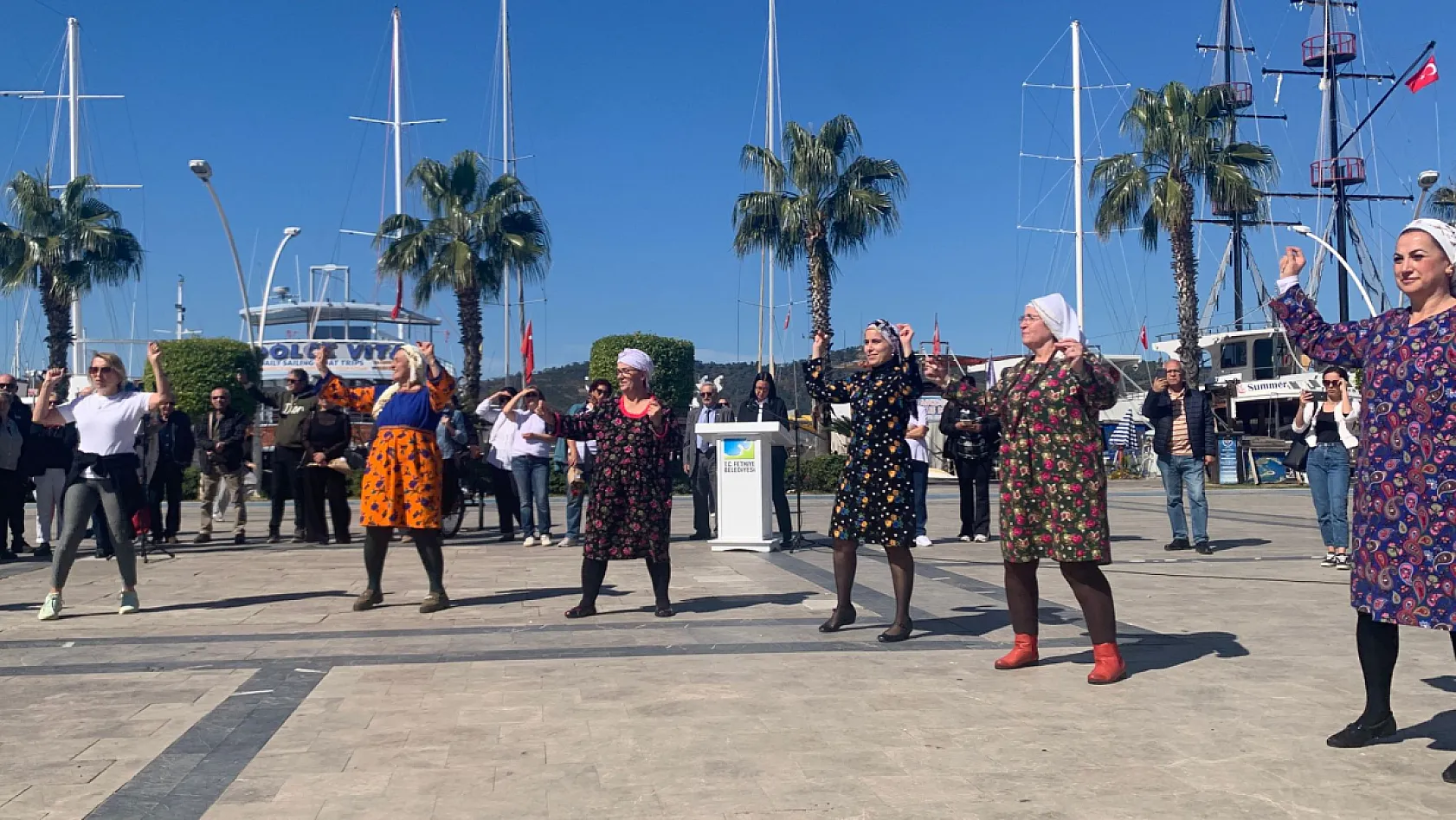 Fethiye'de Kadınlar Yöresel Kıyafetlerle Sarıcada Buğday Tanesi Oynadı