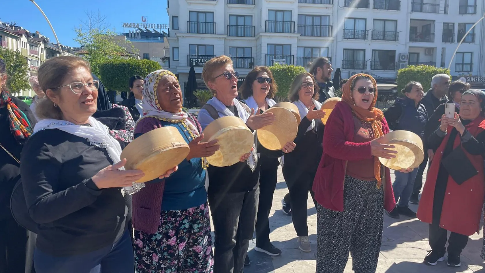 Fethiye'de Kadınlar Yöresel Kıyafetlerle Sarıcada Buğday Tanesi Oynadı