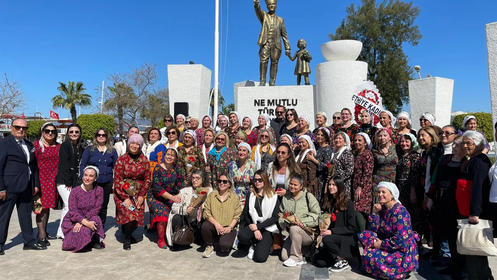 Fethiye'de Kadınlar Yöresel Kıyafetlerle Sarıcada Buğday Tanesi Oynadı