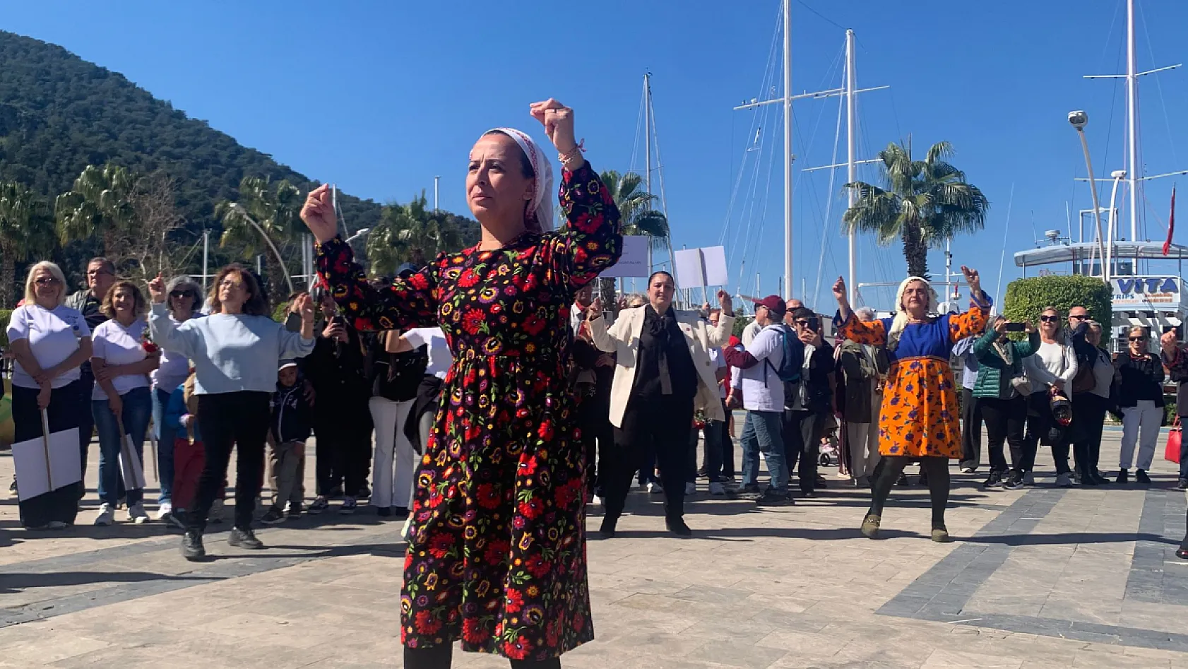 Fethiye'de Kadınlar Yöresel Kıyafetlerle Sarıcada Buğday Tanesi Oynadı