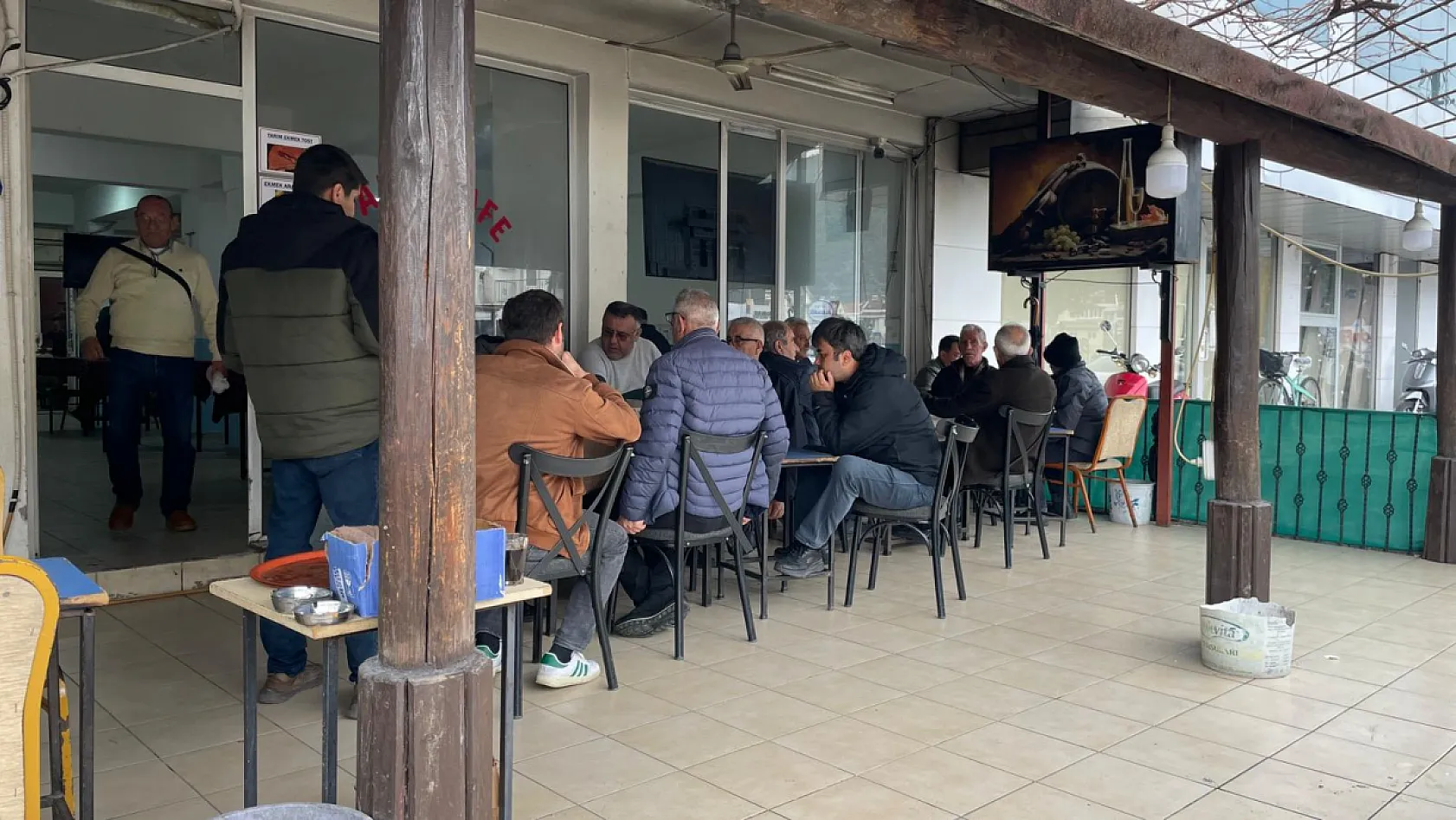 Fethiye'de kahvehaneler hala yaşıyor: Emeklilerin ve dostların buluşma noktası