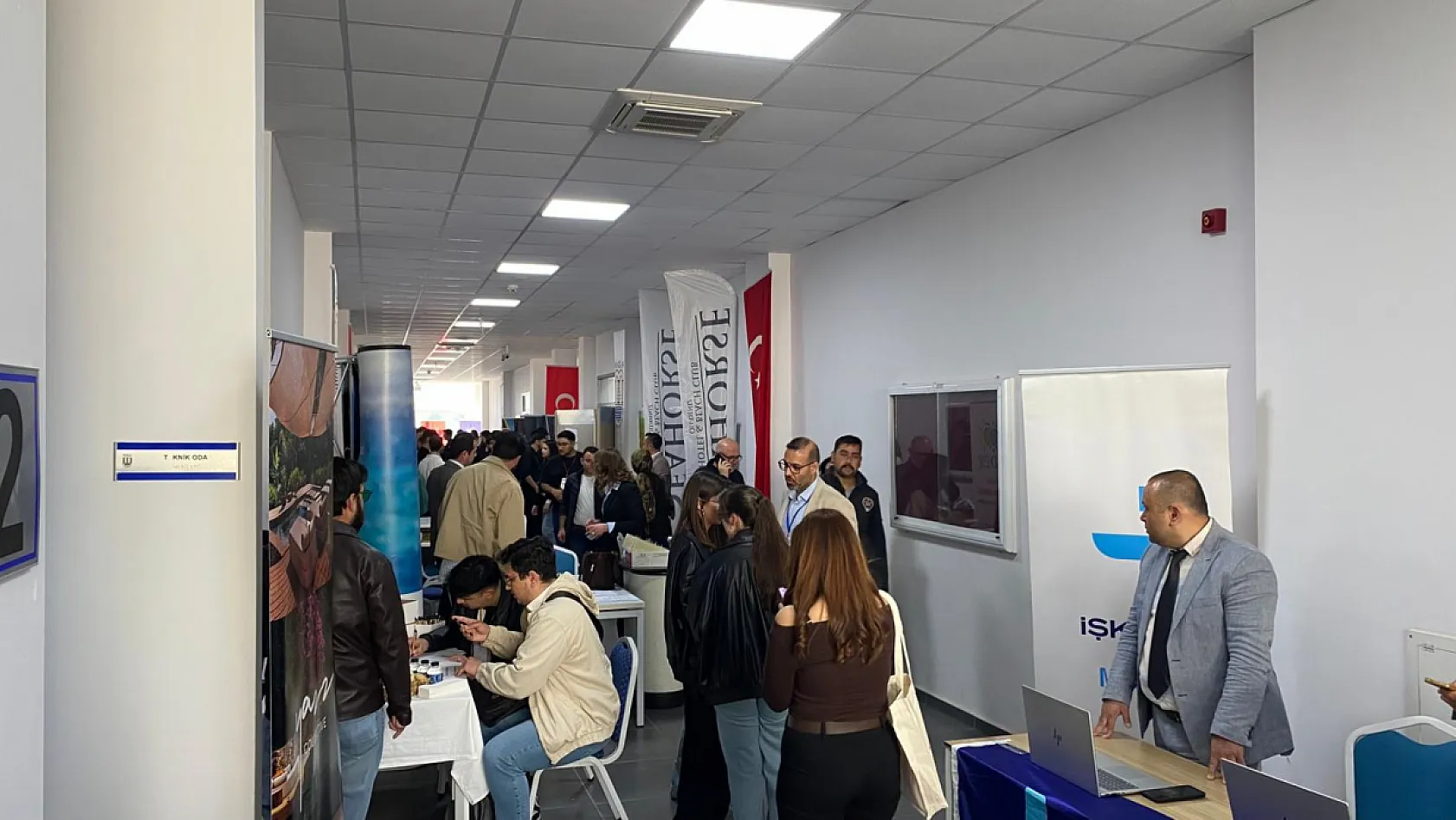 Fethiye'de '8. Kariyer Günleri': Turizmin başarılı ismi öğrencilerle buluştu