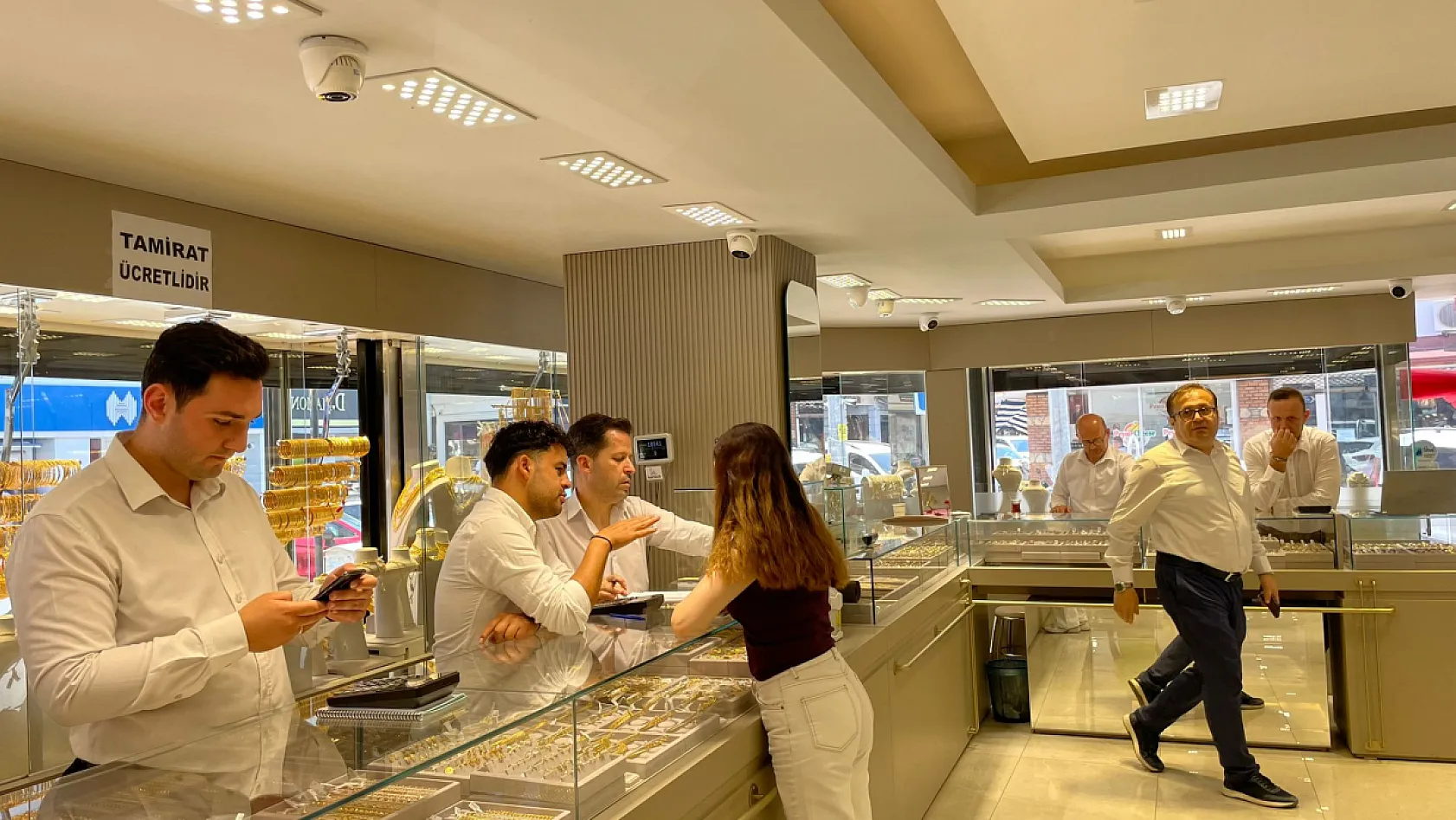 Fethiye'de Karlık Kuyumculuk'tan yatırımcılara 'Üzülmeyin, fiyatlar yükselecek' mesajı