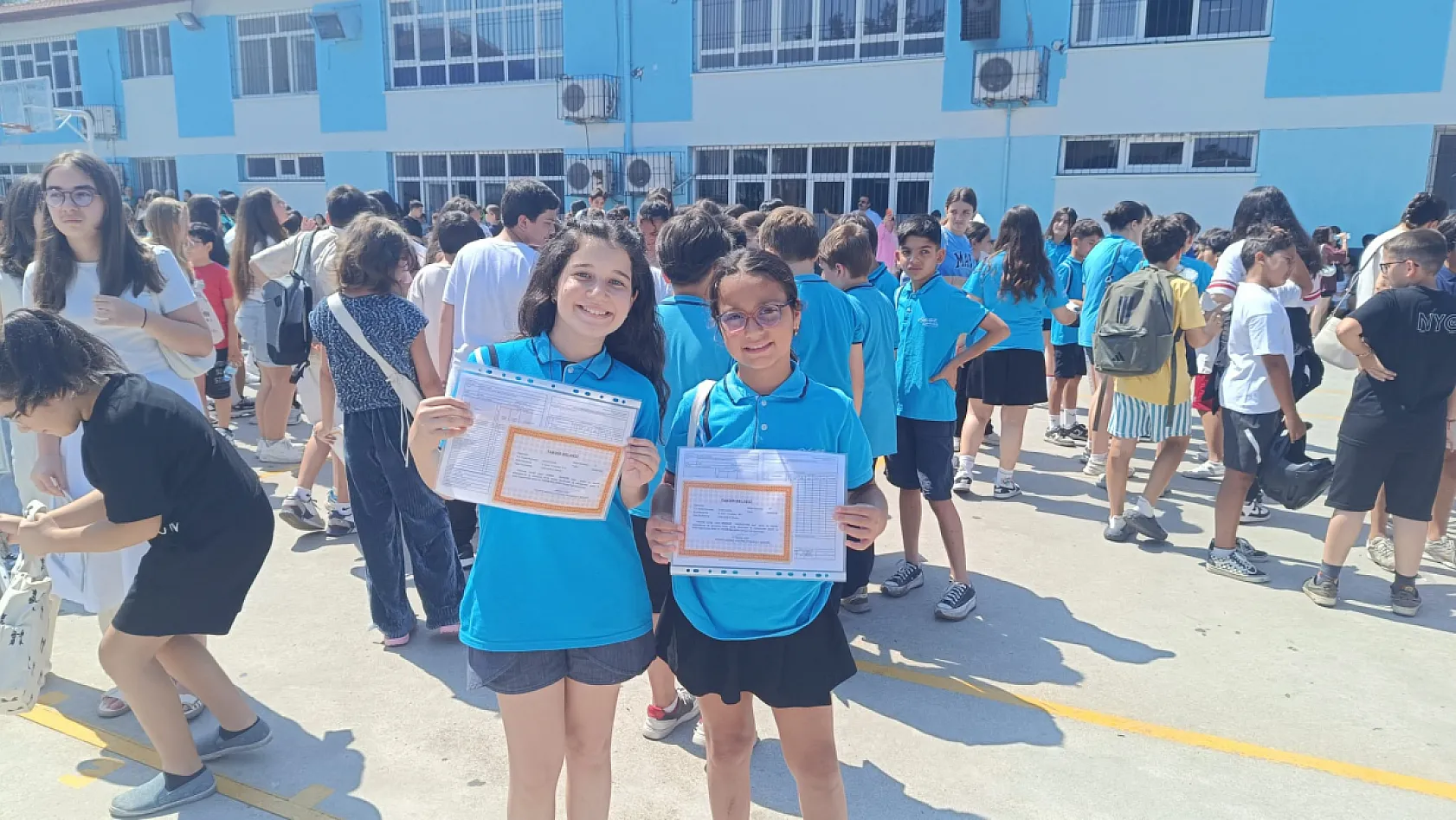 Fethiye'de 'Karne Heyecanı': 31 Bin 952 öğrenci yaz tatiline coşkuyla 'Merhaba' dedi