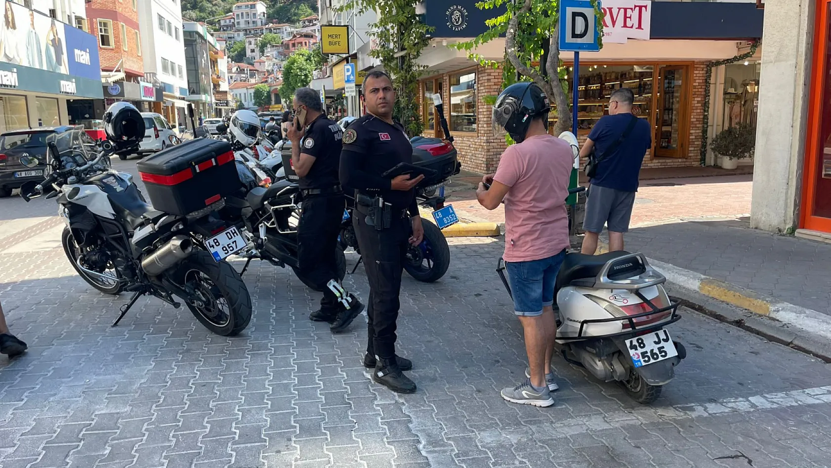 Fethiye'de kask denetimi: Kurallara uymayan sürücülere ceza yağdı