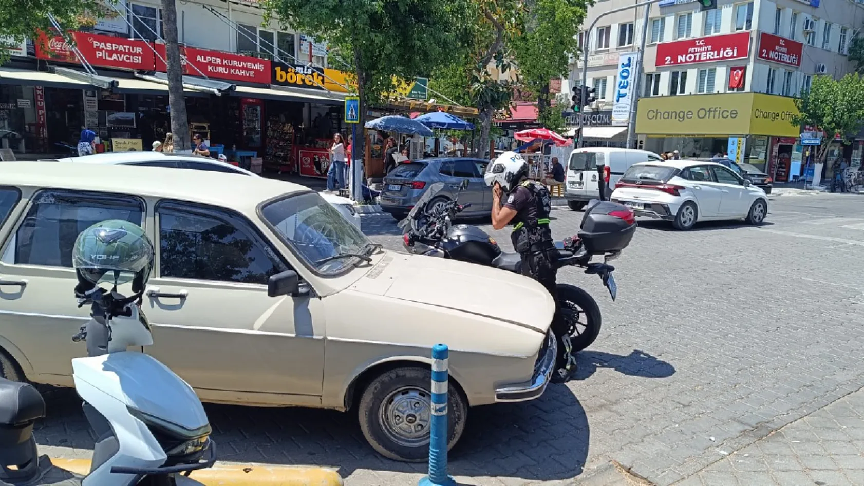 Fethiye'de Kaymakamlık otoparkı girişini kapatan araca polis cezası