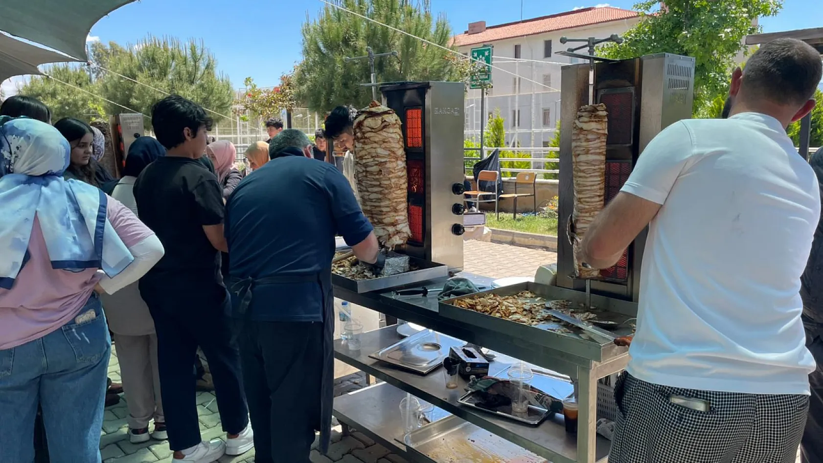 Fethiye'de kermes coşkusu: Okul, veli ve öğrenciler el ele