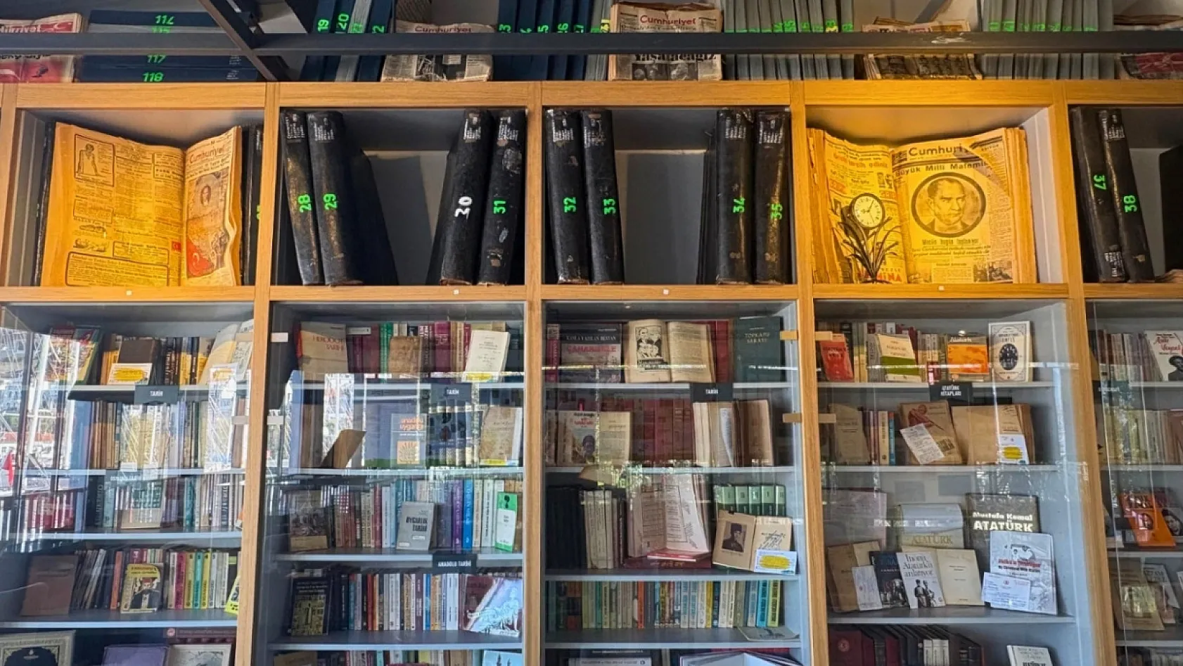 Fethiye'de Kitap Müzesi arşivine üniversite öğrencilerinden dijital destek