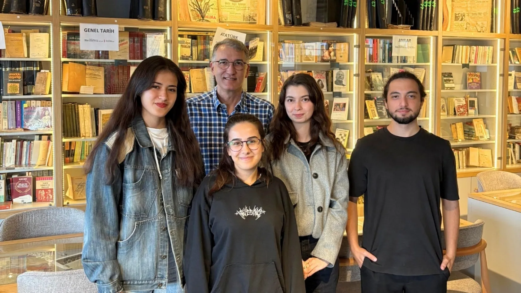 Fethiye'de Kitap Müzesi arşivine üniversite öğrencilerinden dijital destek