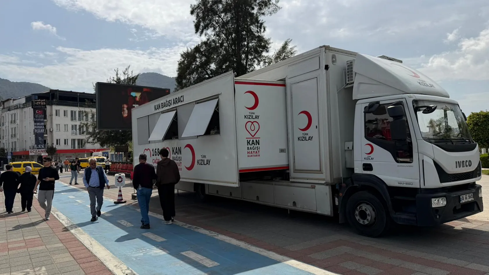 Fethiye'de Kızılay'dan kan bağışı çağrısı Uğur Mumcu Parkı'nda iki gün sürecek
