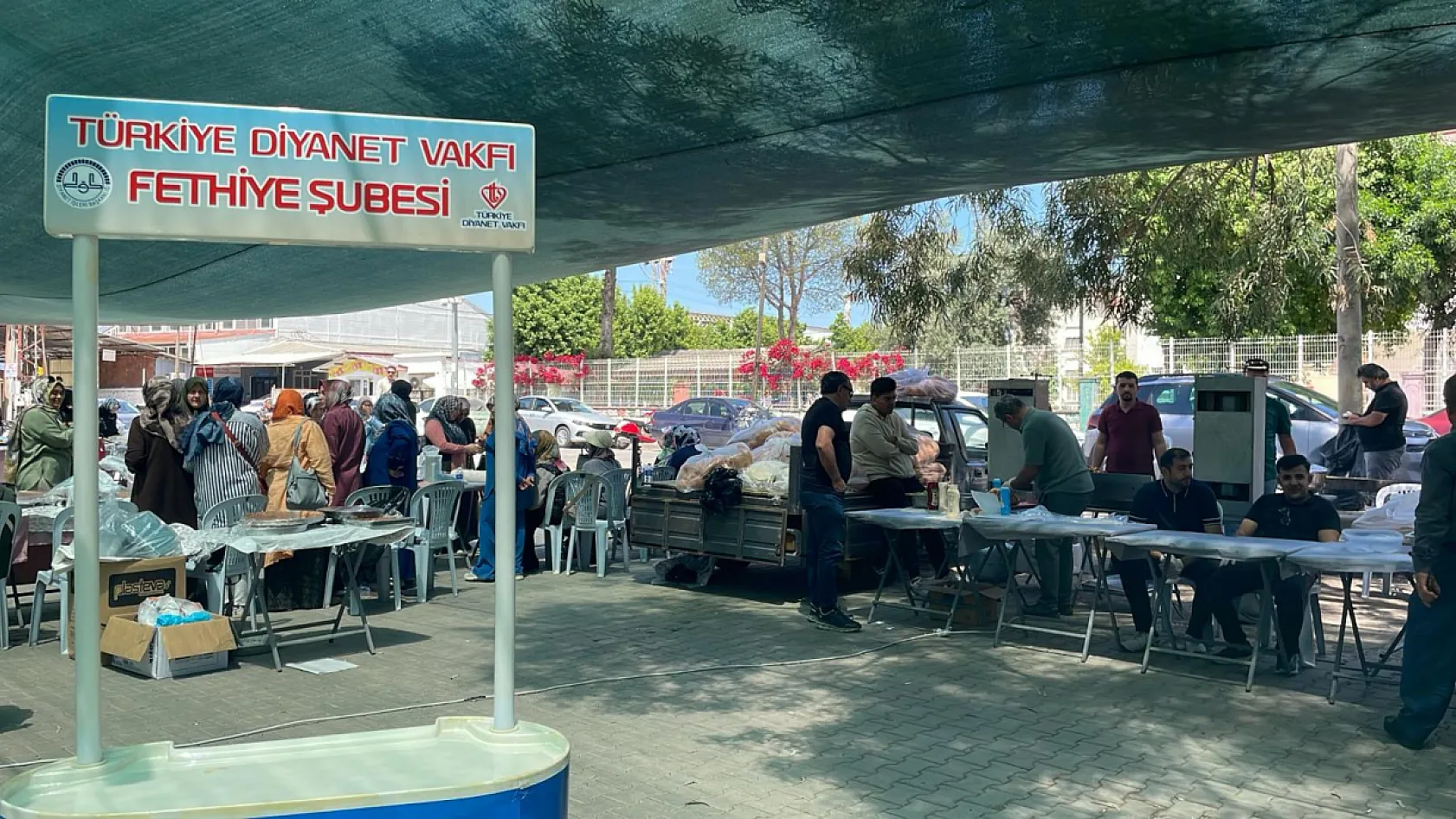 Fethiye'de Kur'an Kursları yararına düzenlenen 'hayır çarşısı' kapılarını açtı